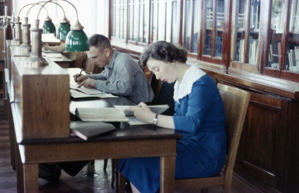 روسیه شوروی از پشت دوربین پروفسور آمریکایی
کتابخانه دانشگاه دولتی مسکو به نام لومونوسف - اسپوتنیک ایران  