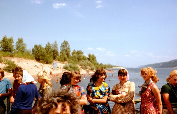 روسیه شوروی از پشت دوربین پروفسور آمریکایی
ساحل رودخانه ولگا - اسپوتنیک ایران  