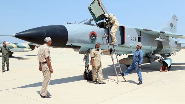 سقوط یک جنگنده نیروی هوایی لیبی هنگام رژه نظامی - اسپوتنیک ایران  