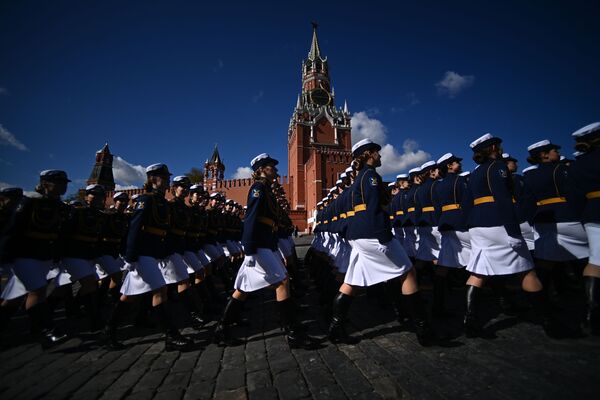 دانشجویان آکادمی هوافضای روسیه در رژه روز پیروزی در مسکو - اسپوتنیک ایران  
