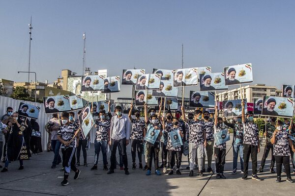 تجمع در حمایت از ابراهیم رئیسی نامزد انتخابات ریاست جمهوری در تهران - اسپوتنیک ایران  