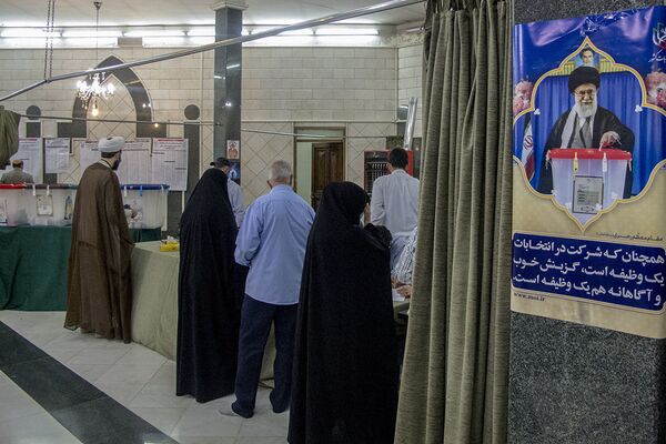 مردم ایران امروز برای سیزدهمین بار به پای صندوق رای ریاست جمهوری می روند - اسپوتنیک ایران  