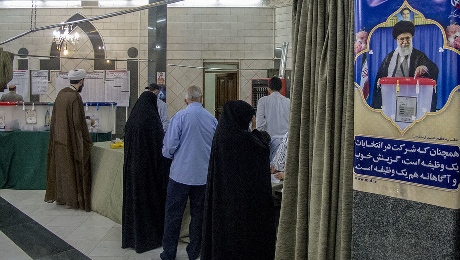 زمان اخذ رای گیری ریاست جمهوری ایران تا ساعت ۲۱ تمدید شد - اسپوتنیک ایران  , 1920, 18.06.2021