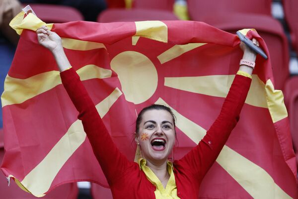 طرفدار تیم فوتبال مقدونیه در مسابقات یورو ۲۰۲۰ - اسپوتنیک ایران  