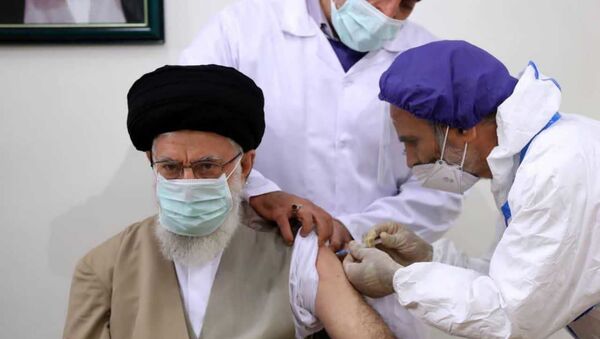 تزریق دوز دوم واکسن ایرانی کرونا به رهبر ایران - اسپوتنیک ایران  