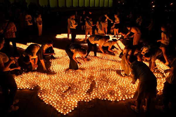 رویدادهای هفته به روایت تصویر 
مراسم « شمع یادبود» در مسکو - اسپوتنیک ایران  
