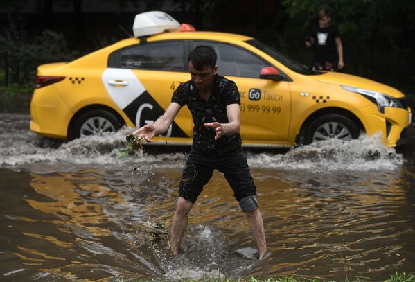 باران سیل آسا در مسکو - اسپوتنیک ایران  
