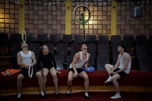  روند آمادگی داوطلبان برای ورود به هنرستان سیرک مسکو - اسپوتنیک ایران  