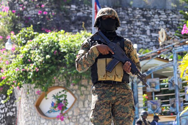 گروهی از افراد ناشناس شبانه به اقامتگاه شخصی جووینل مویز، رئیس جمهور هائیتی حمله کرده و وی را به ضرب گلوله کشتند - اسپوتنیک ایران  