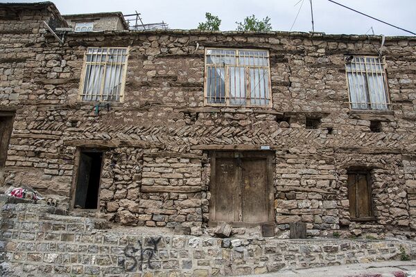 نمایی از خانه‌های روستای اورامان - اسپوتنیک ایران  
