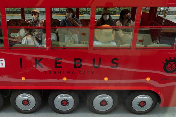 اتوبوس توریست ها در توکیو - اسپوتنیک ایران  