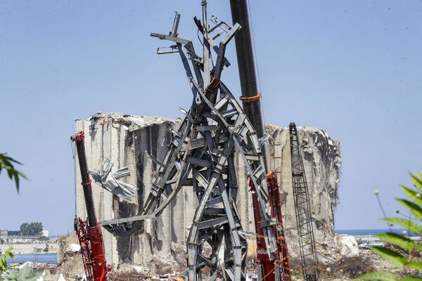 مجسمه «ژست» ساخته شده از خرابه های به جا مانده از انفجار در بندر بیروت - اسپوتنیک ایران  