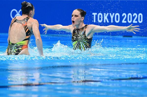 رقص زیبای شنای موزون در توکیو - اسپوتنیک ایران  