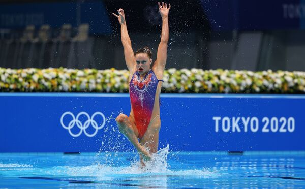رقص زیبای شنای موزون در توکیو - اسپوتنیک ایران  