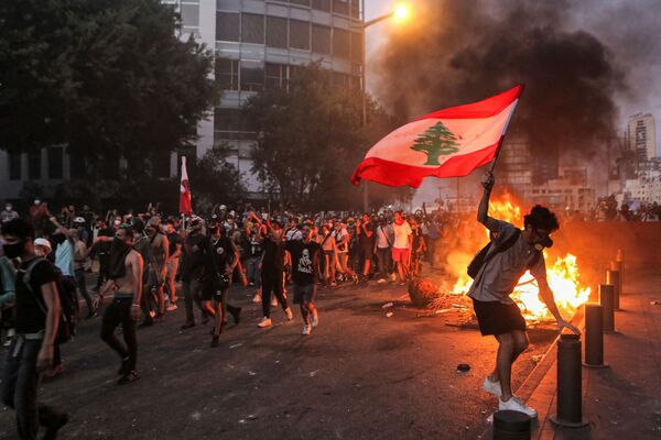 رویدادهای هفته به روایت تصویر
معترضان در بیروت - اسپوتنیک ایران  