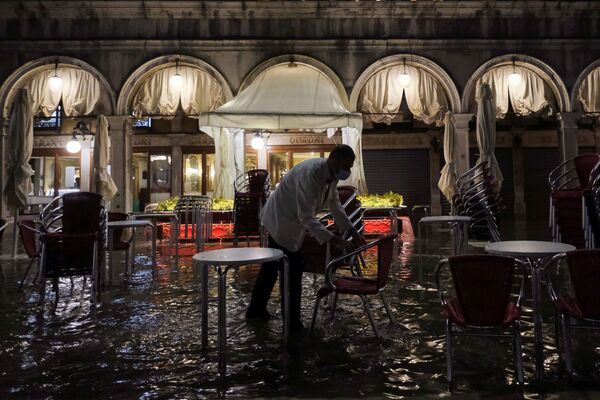 میدان سنت مارک در ونیز زیر آب رفت - اسپوتنیک ایران  