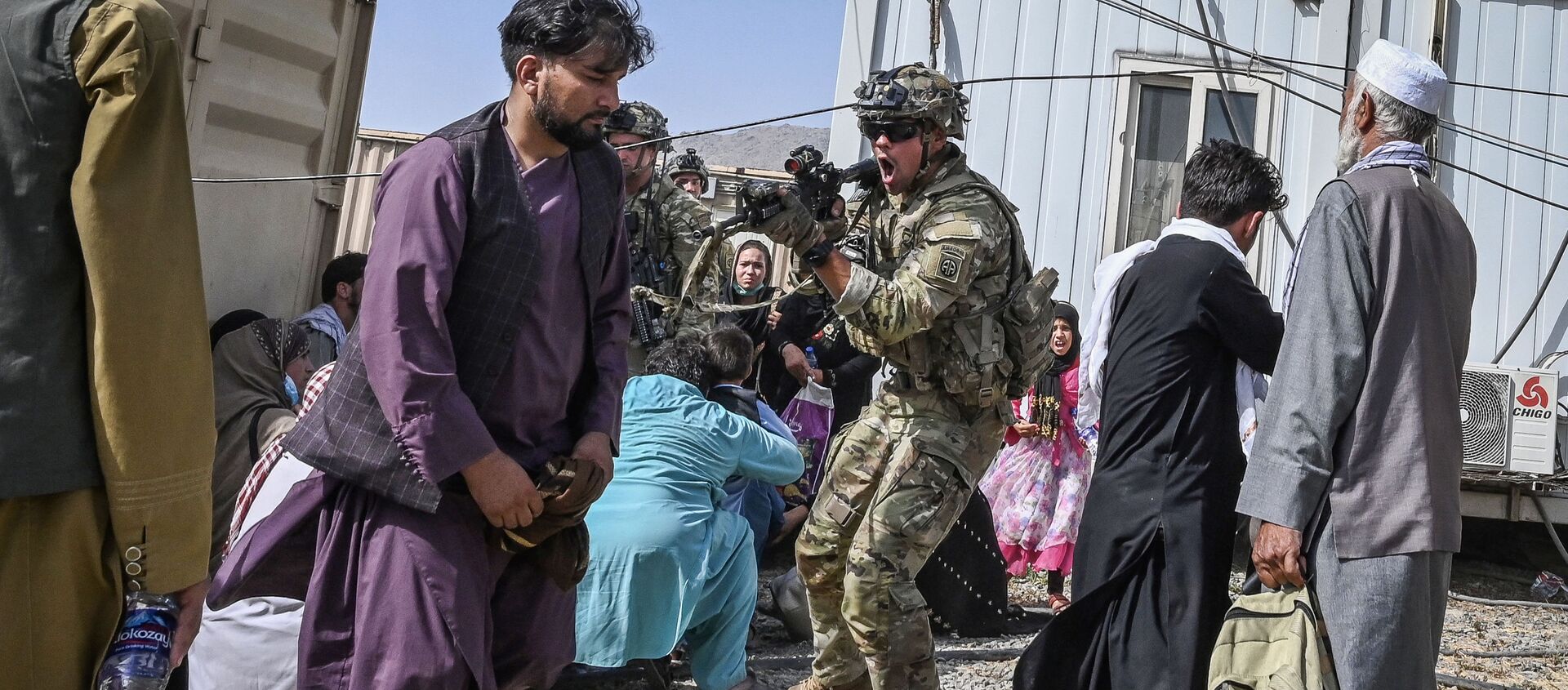 هجوم مردم به فرودگاه کابل
سرباز آمریکایی، مسافر افغان را هدف گرفته است - اسپوتنیک ایران  , 1920, 17.08.2021