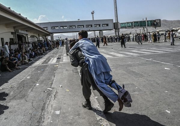 هجوم مردم به فرودگاه کابل  - اسپوتنیک ایران  