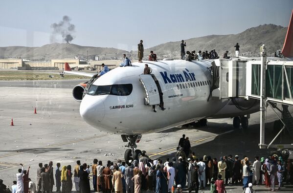 رویدادهای هفته به روایت تصویر
هجوم شهروندان افغانستان به فرودگاه کابل - اسپوتنیک ایران  