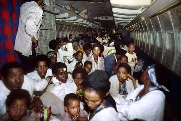 یهودیان اتیوپی در هواپیمای اسرائیلی سال ۱۹۹۱ - اسپوتنیک ایران  