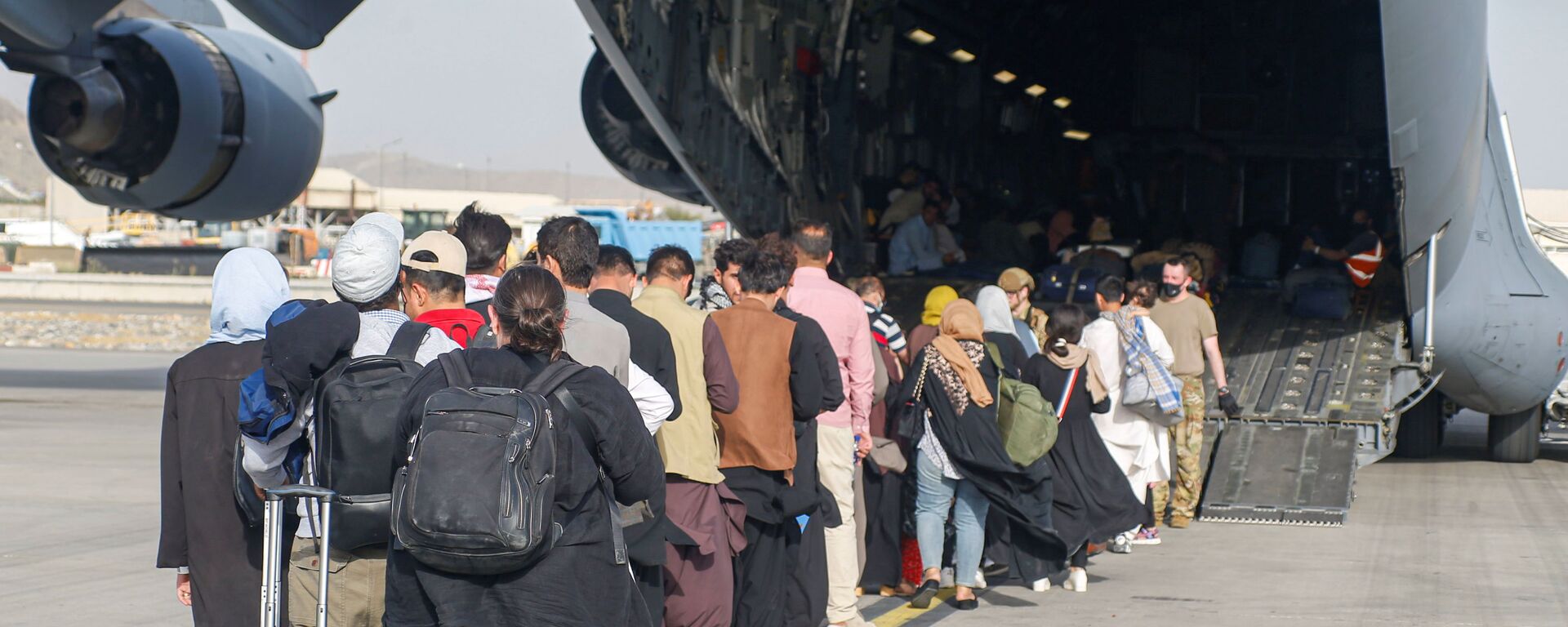 پایان عملیات خروج انگلیس و تجمع هزاران نفر در اطراف فرودگاه پایتخت افغانستان  - اسپوتنیک ایران  , 1920, 27.08.2021