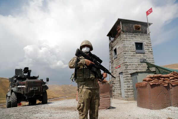 سرباز ترکیه در مرز ایران و ترکیه در استان وان ترکیه - اسپوتنیک ایران  