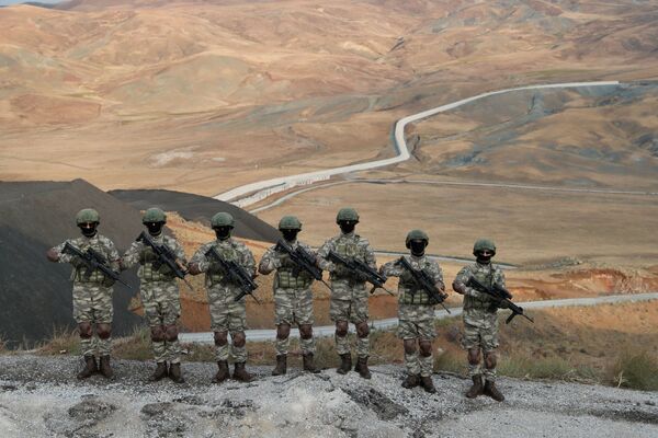 سربازان ترکیه در مرز ایران و ترکیه در استان وان ترکیه - اسپوتنیک ایران  
