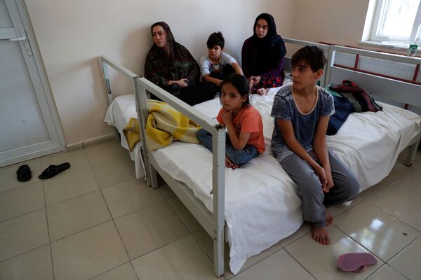 خانواده پناهنده از افغانستان در ترکیه - اسپوتنیک ایران  