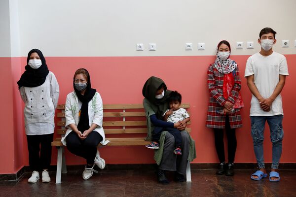 پناهندگان افغانستانی در مرکز ثبت پناهندگان در شهر مرزی وان - اسپوتنیک ایران  