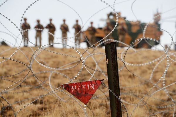 نشان هشدار مین در مرز ایران و ترکیه - اسپوتنیک ایران  