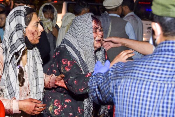 زنان زخمی در نتیجه دو انفجار شدید در کابل - اسپوتنیک ایران  