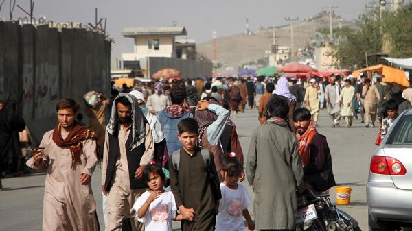 صدها افغان در انتظار مجوز ایران برای عبور از مرزهای تازه بسته شده - اسپوتنیک ایران  