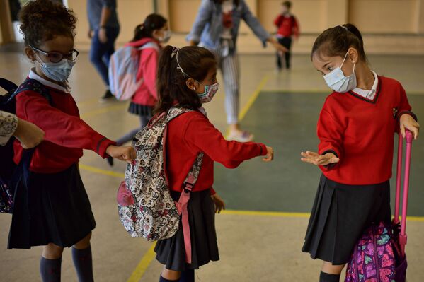 لباس مدرسه دانش آموزان در اسپانیا - اسپوتنیک ایران  