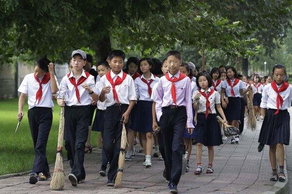 لباس مدرسه دانش آموزان در کره شمالی - اسپوتنیک ایران  