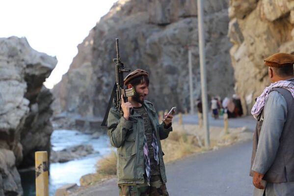 پس از شکست دولت محمد اشرف غنی و تسلط گروه طالبان بر کابل پایتخت افغانستان، اکنون تنها استان پنجشیر در کنترل مخالفان این گروه و نیروهای مقاومت باقی مانده است - اسپوتنیک ایران  