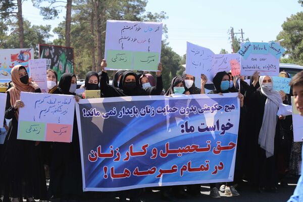 تظاهرات زنان در افغانستان - اسپوتنیک ایران  