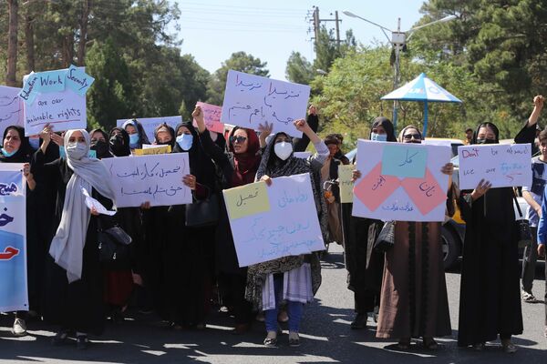 نخستین اعتراض زنان افغانستانی پس از حضور طالبان - اسپوتنیک ایران  