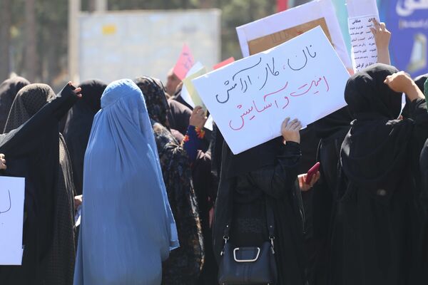 در هرات زنان برای مخالفت با طالبان به خیابان ها امدند - اسپوتنیک ایران  