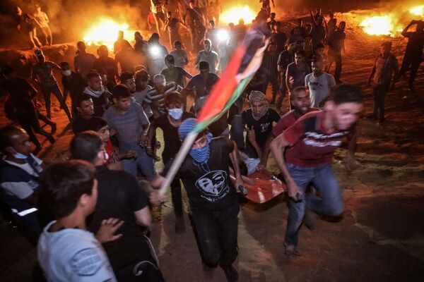 در جنوب غزه فلسطینی ها به اعتراض علیه اسرائیل به خیابان ها آمدند - اسپوتنیک ایران  