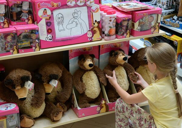 عروسک های  ماشا و خرس در مغازه ای در کشور چک - اسپوتنیک ایران  
