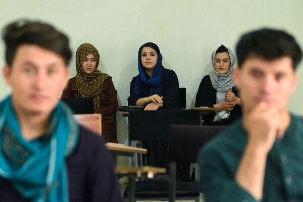 سبک جدید تحصیل دانشجویان در افغانستان.  - اسپوتنیک ایران  