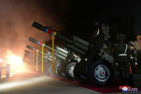 توپخانه در رژه نظامی به افتخار هفتاد و سومین سالروز تاسیس کره شمالی  - اسپوتنیک ایران  