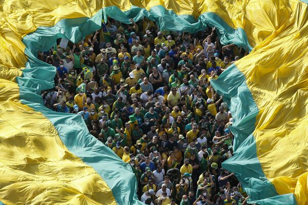 تجمع مردم برای حمایت از رئیس جمهور برزیل - اسپوتنیک ایران  