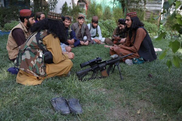 طالبان در پارک تفریحی در کابل - اسپوتنیک ایران  