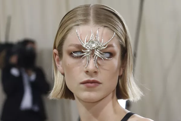 مدل آمریکایی و هنرپیشه هانتر شفر در Met Gala 2021 مدل آمریکایی و هنرپیشه هانتر شفر در Met Gala 2021 - اسپوتنیک ایران