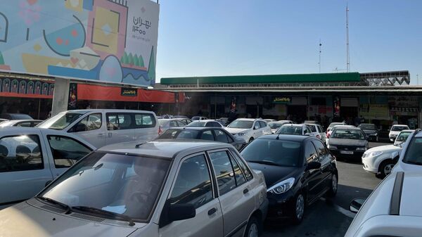 شخصی در ایران که در قالب ثبت نام و خرید خودرو کلاهبرداری کرده بود دستگیر شد - اسپوتنیک ایران  