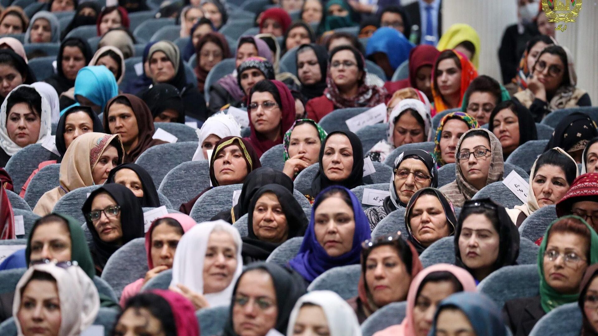 بازگشت کارکنان زن فرودگاه کابل به سرکارشان با حجاب اسلامی + عکس  - اسپوتنیک ایران  , 1920, 15.09.2021
