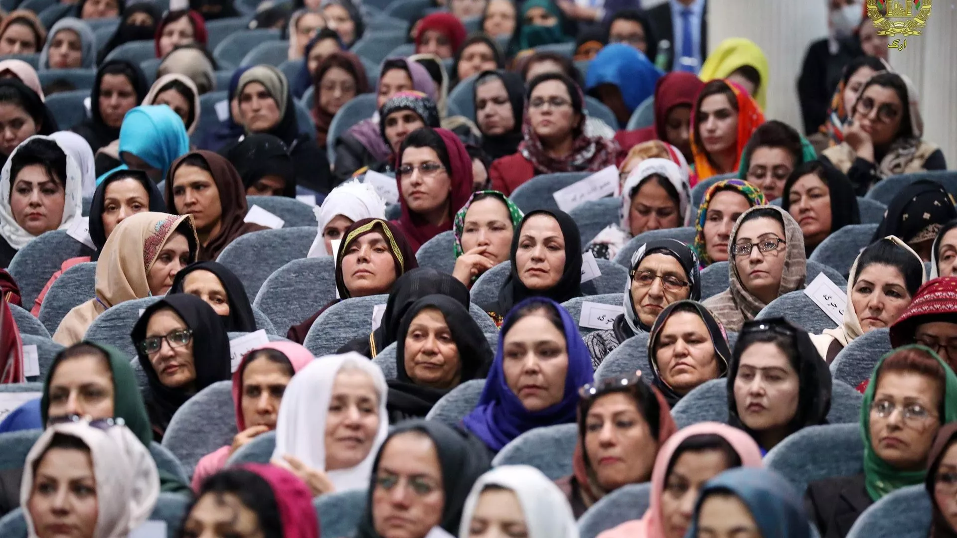 بازگشت کارکنان زن فرودگاه کابل به سرکارشان با حجاب اسلامی + عکس 