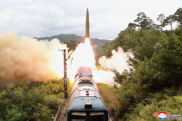 شلیک آزمایشی هنگ موشکی مستقر در کره شمالی  - اسپوتنیک ایران  
