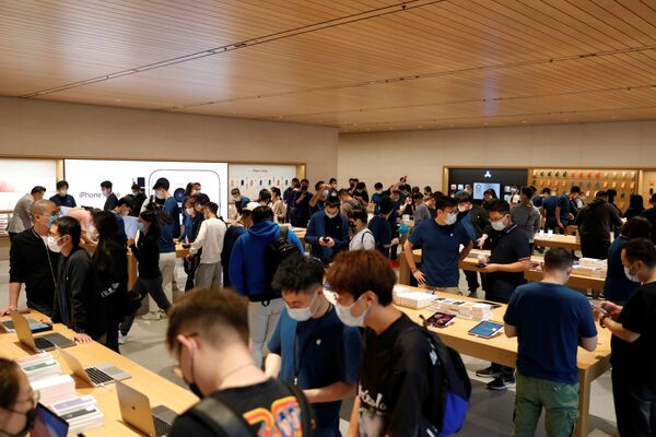 فروشگاه اپل استور در چین اقدام به فروش رسمی ایفون 13 نمود - اسپوتنیک ایران  